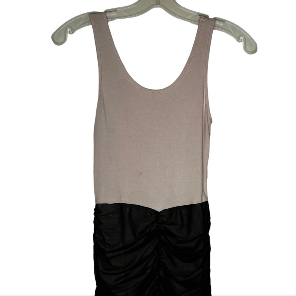 Form‎ Fitting Jumpsuit - Picture 2 of 6
